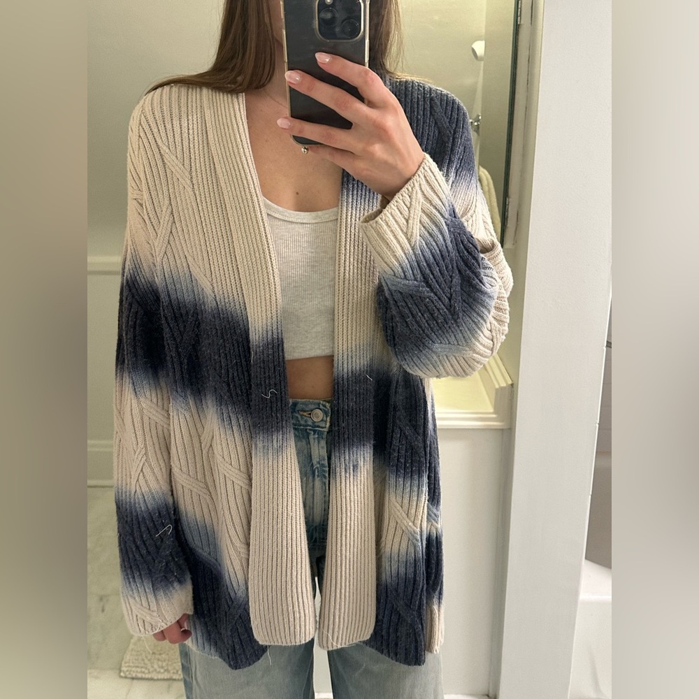 Oversized Blue and Cream Tie-Dye Cardigan